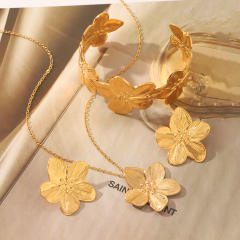 Hot-selling Stainless Steel Flower Necklace Bracelet five petal flower jewelry suit
