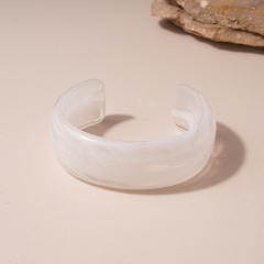 White Irregular Wide Resin Bracelet Personalized Trendy Hand Jewelry