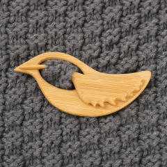 New Brooch pin with wooden animal pattern wooden animal Brooch gift