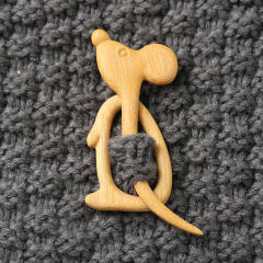 New Brooch pin with wooden animal pattern wooden animal Brooch gift