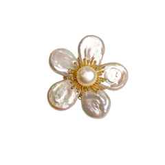Baroque Pearl Flower Brooch for Women Elegant Socialite Brooch Pin Pearl Brooch Accessory
