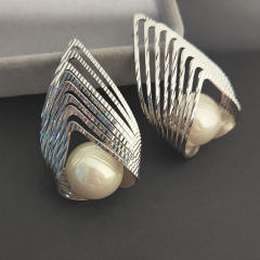 French antique retro golden pearl earrings personality atmosphere exaggerated earrings