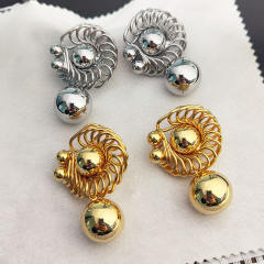 Light Luxury Earrings 18k Hollow Circle Earrings French Exquisite All-match Earrings
