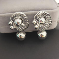 Light Luxury Earrings 18k Hollow Circle Earrings French Exquisite All-match Earrings