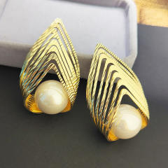 French antique retro golden pearl earrings personality atmosphere exaggerated earrings