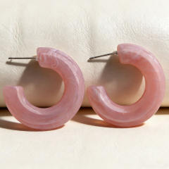 2026 New Acrylic Retro Earrings Simple C-Shaped Minimalist Style Ear Accessories