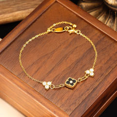 Non-Fading Jewelry Pull-Out Four-Leaf Clover Stainless Steel Bracelet for Women