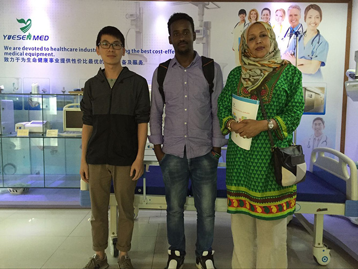 Somaliland Customer Visiting Yuesenmed & Signing Conctract