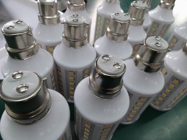 Able No Flicker Ra80 9W 60SMD 5050 1200Lm 10-30V DC E14 E27 B22 Led Corn Lamp
