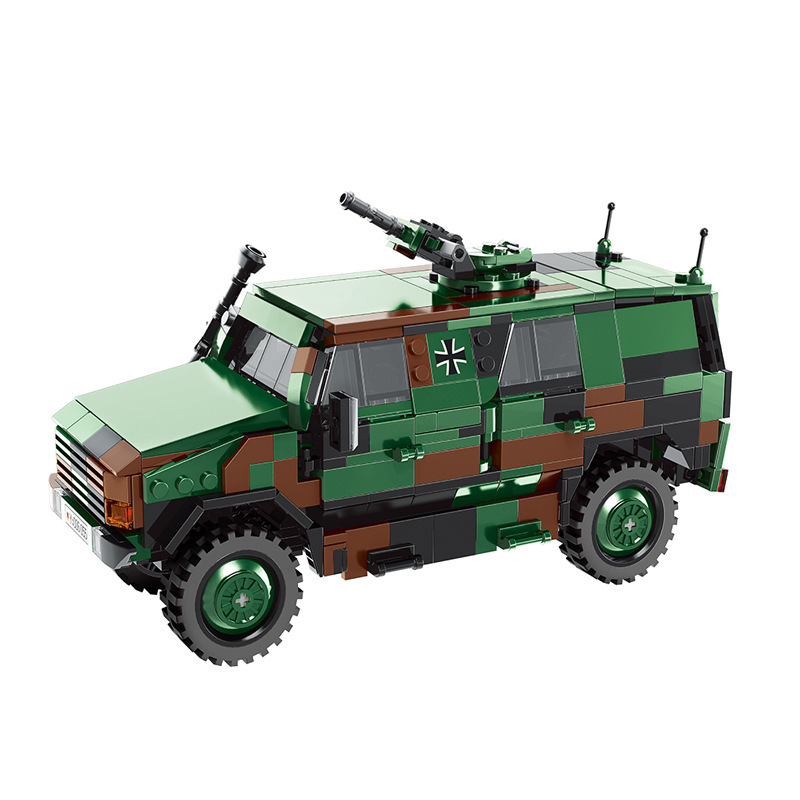 XINGBAO 06055 MOC Military 1:30 ATF DINGO Car Toys Building Blocks with 670pcs Bricks From China.