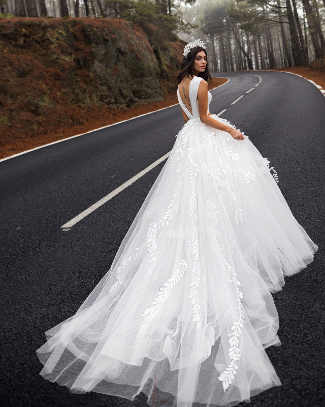 Ivory Lace Corset Long Train Bridal Gown