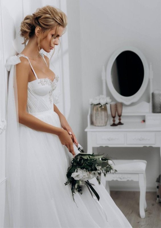 Sweetheart Beaded Sleeveless Ivory Tulle Bridal Gown Wedding Dress