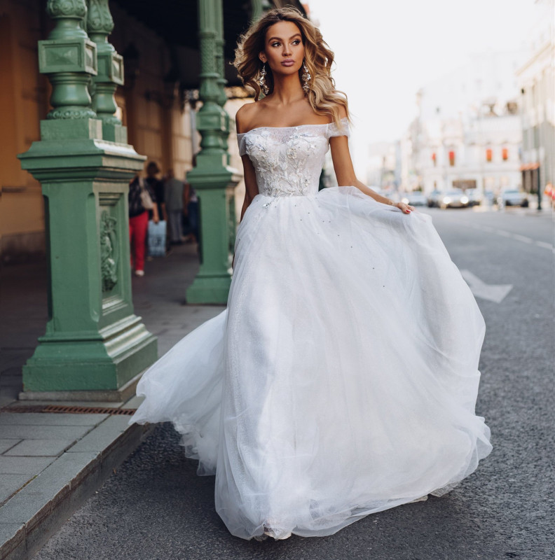 Ivory Lace Tulle Short Train Bridal Gown Wedding Dress