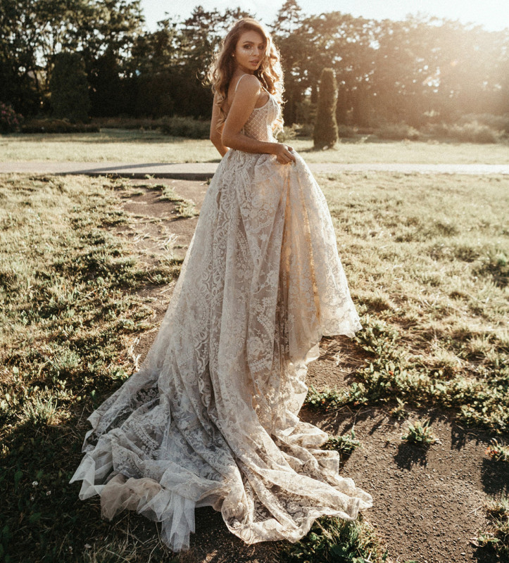 Light Champagne Tulle Long Train Wedding Dress Bridal Gown