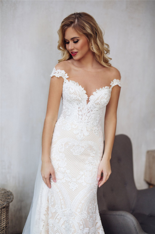 Ivory Lace Tulle Short Train Wedding Dress Bridal Gown