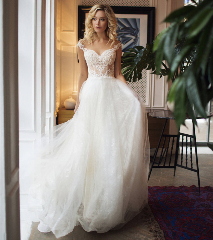 Ivory Lace Tulle Short Train Wedding Dress Bridal Gown