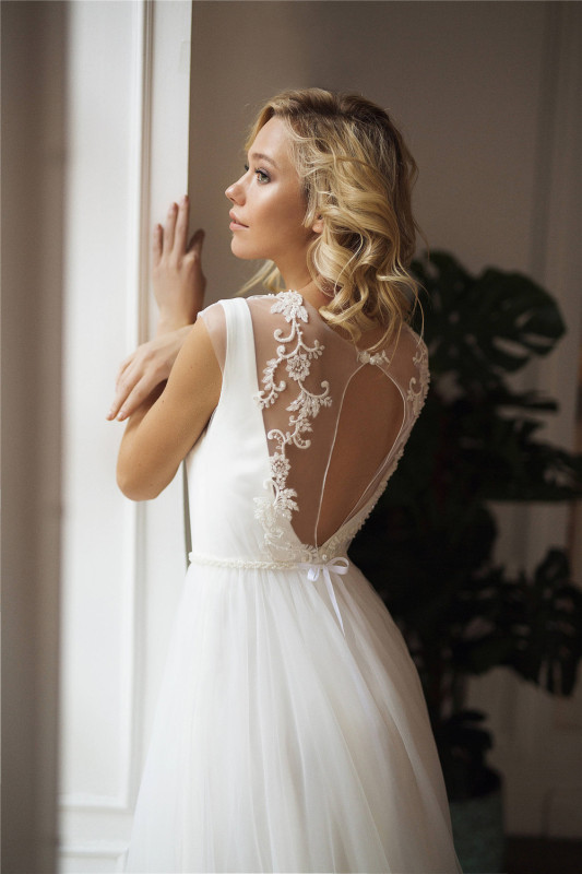 Ivory Lace Tulle Short Train Wedding Dress Bridal Gown