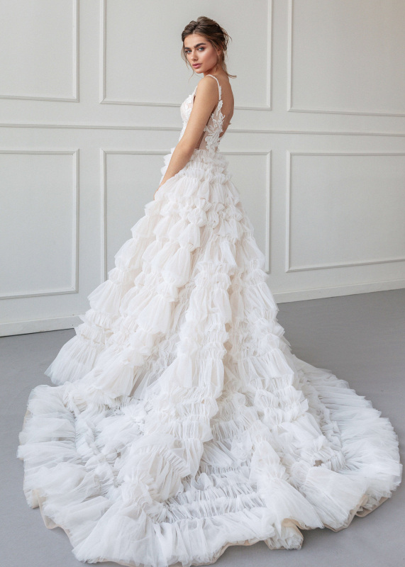 Ivory Lace Ruffle Short Train Wedding Dress