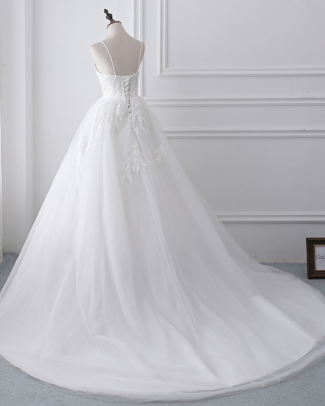 Ivory Lace Short Train Wedding Gown