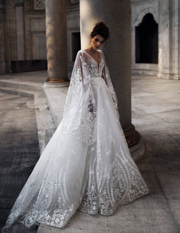 Ivory Lace Long Train Wedding Gown