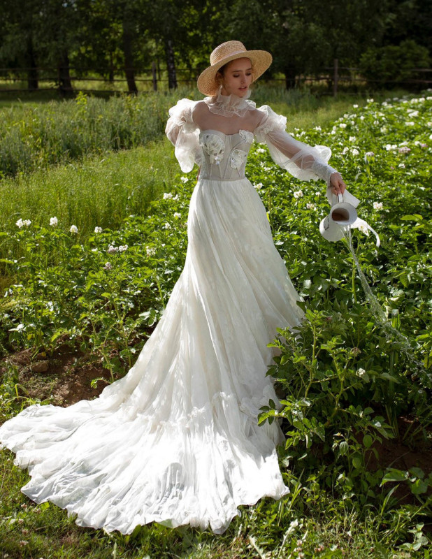 Vintage Ivory Tulle Lace Beaded Bridal Dress