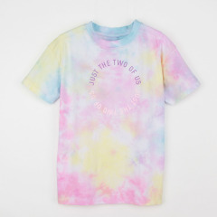 PLACEMENT PRINT TIE DYE TEE