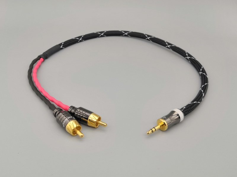 B01 --- 3.5mm TRS to Dual RCA Canare L-4E6S Y-cable