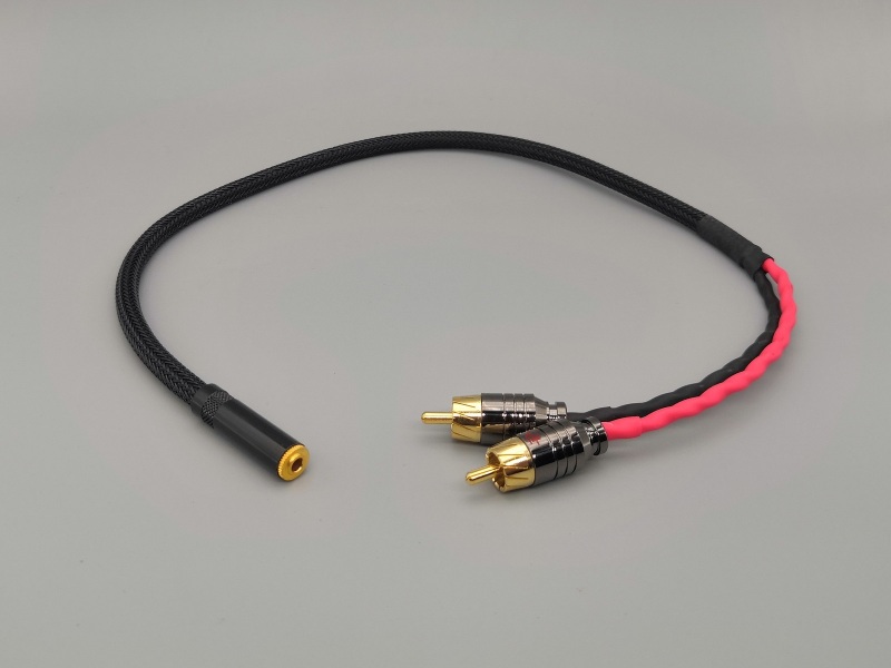 B06 --- Female 3.5mm TRS to Dual RCA Canare L-4E6S Y-cable