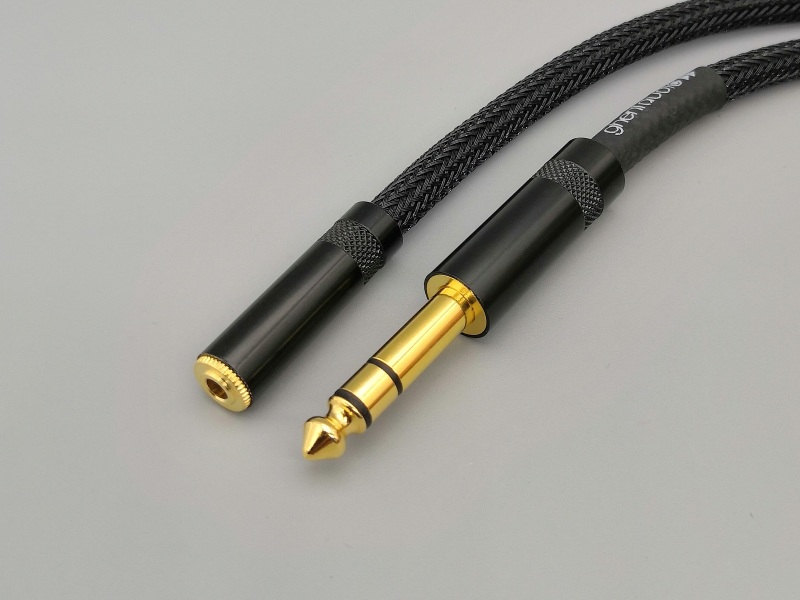 D09 --- 6.35mm(M) to 3.5mm(F) Stereo 4N-OFC Cable