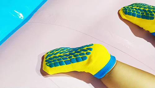 Outdoor anti-mud traction socks with high-grip silicone patterns for trail and muddy-terrain training