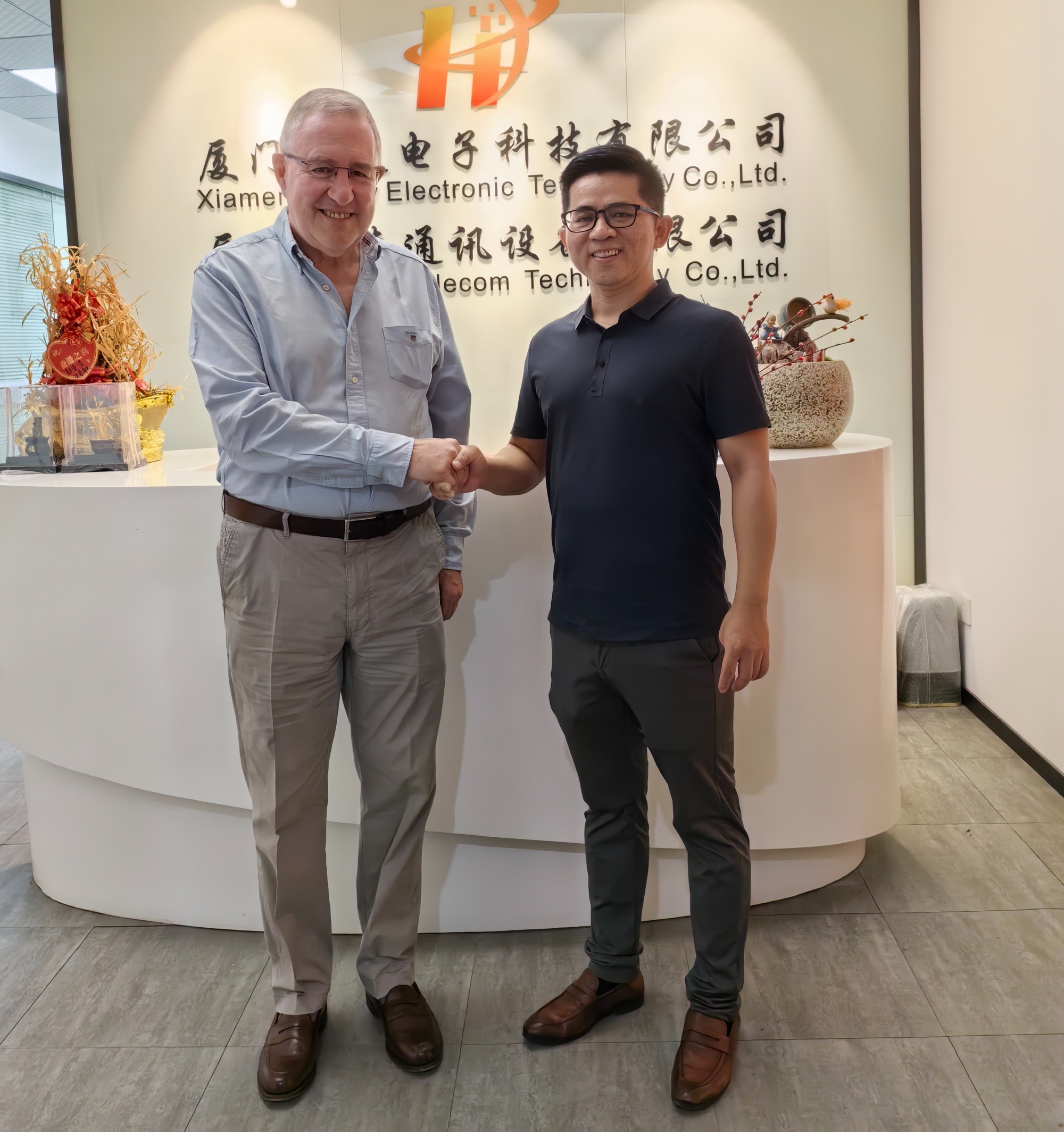 The CEO from UK IoT Connectivity Company Visit Xiamen Honlly for  Industrial Router/Mini PC/5G Router Business
