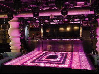 Revolutionize Your Bar's Atmosphere with Bigwallscreen's P7.8 Video Floor