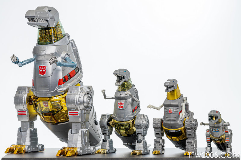 Pre-order Robosen Auto-Converting Programmable Grimlock G1 Flagship Edition