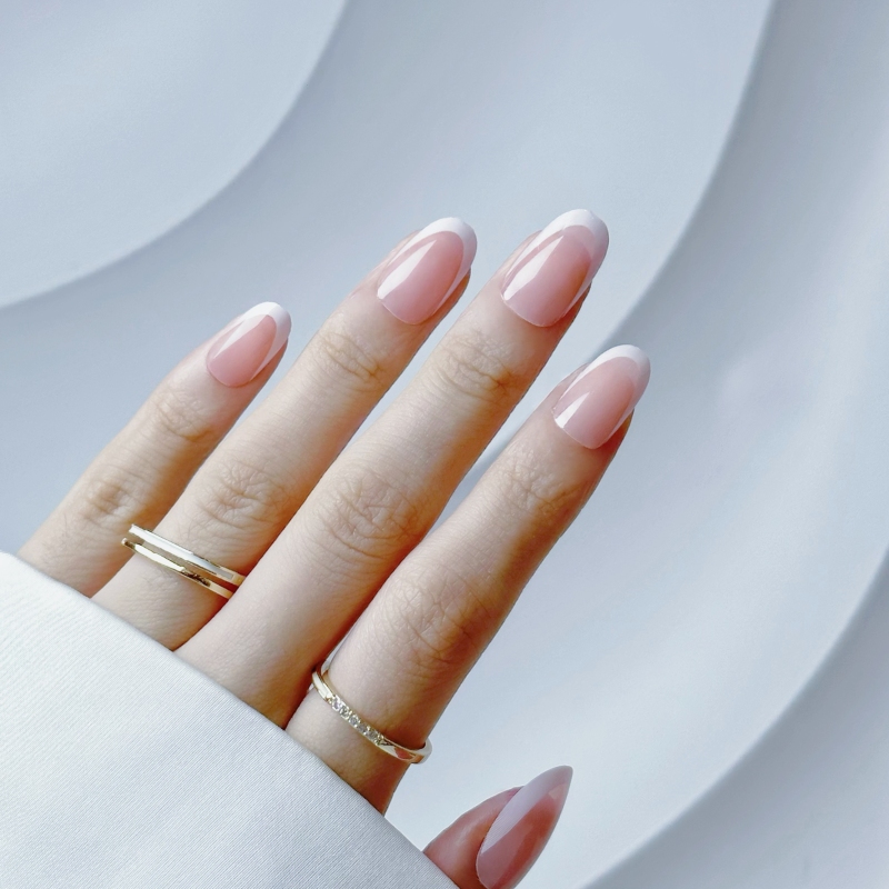 O013 Classic French Nails
