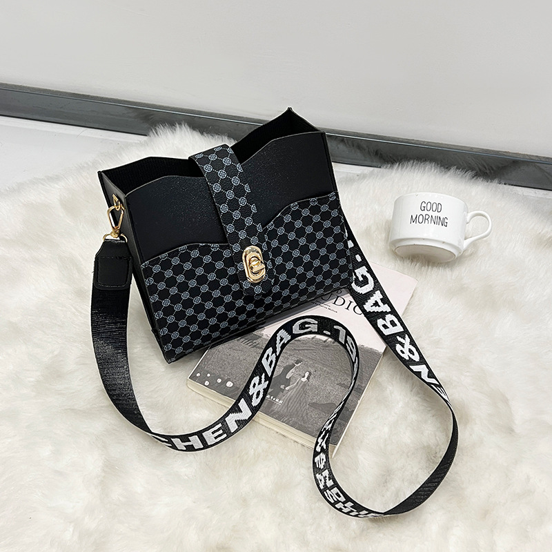 Mobile phone bag women's crossbody mini bag New Korean style spring and summer all-match vertical niche shoulder small square bag