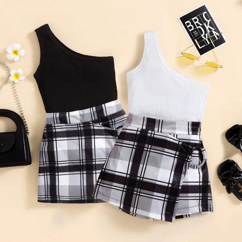 Baoxi children's clothing Korean-style summer new halter one-shoulder black and white two-color top Plaid culottes two-piece girls' suit