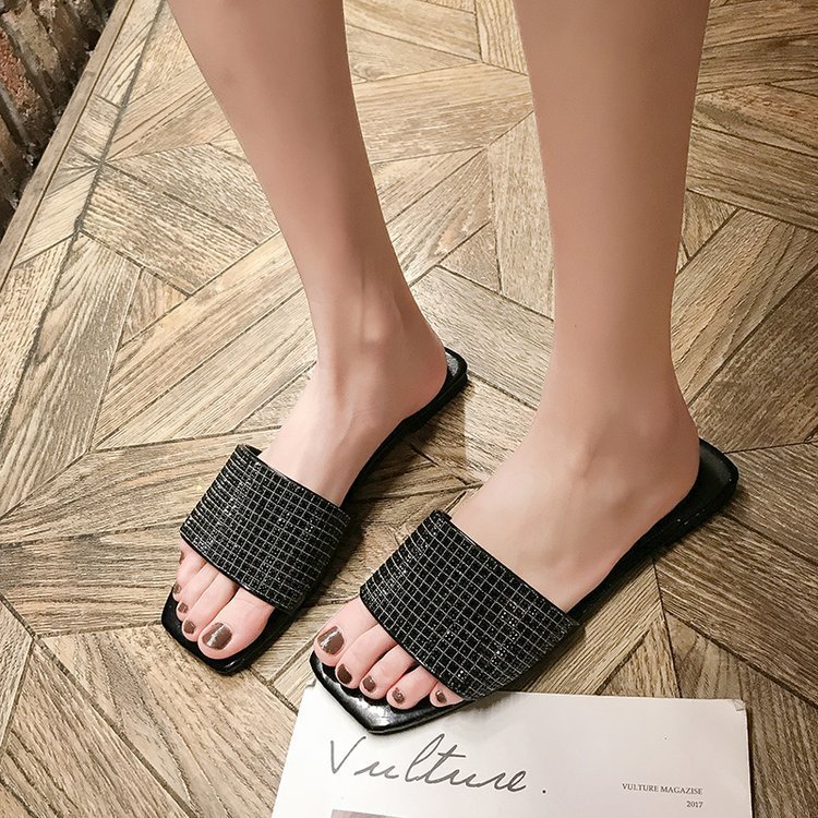 Women's Outdoor slippers summer new fashion flat Korean style Internet hot rhinestones word fashion sandals foreign trade