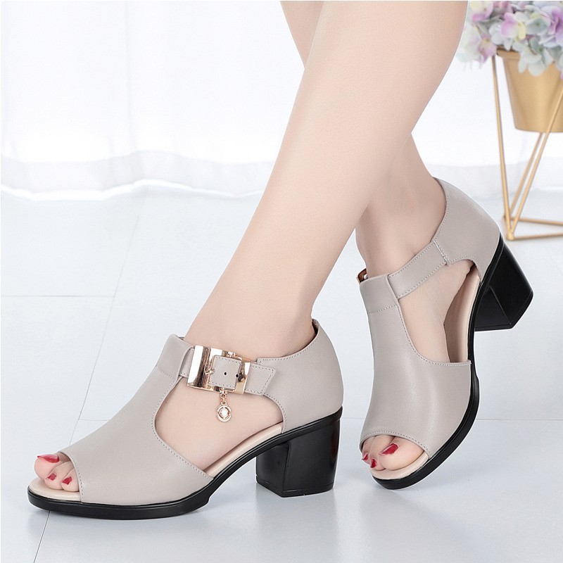 Summer new peep toe fashion casual mom's chunky heel buckle sandals women's large size mom sandals women's shoes