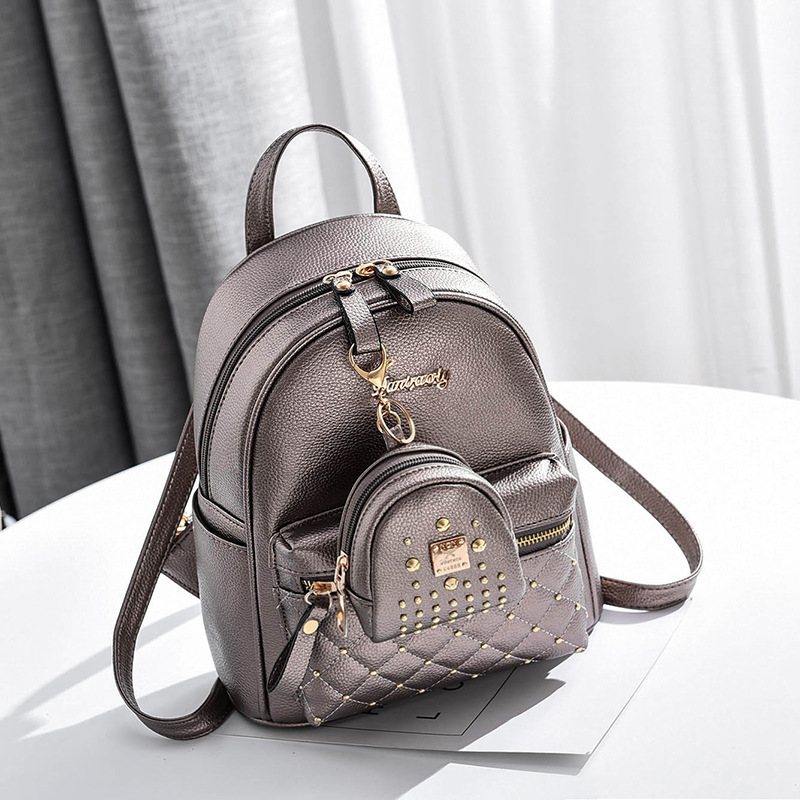Wholesale Taizhou PU leather women's bag backpack 2019 European and American fashion rivet backpack for students