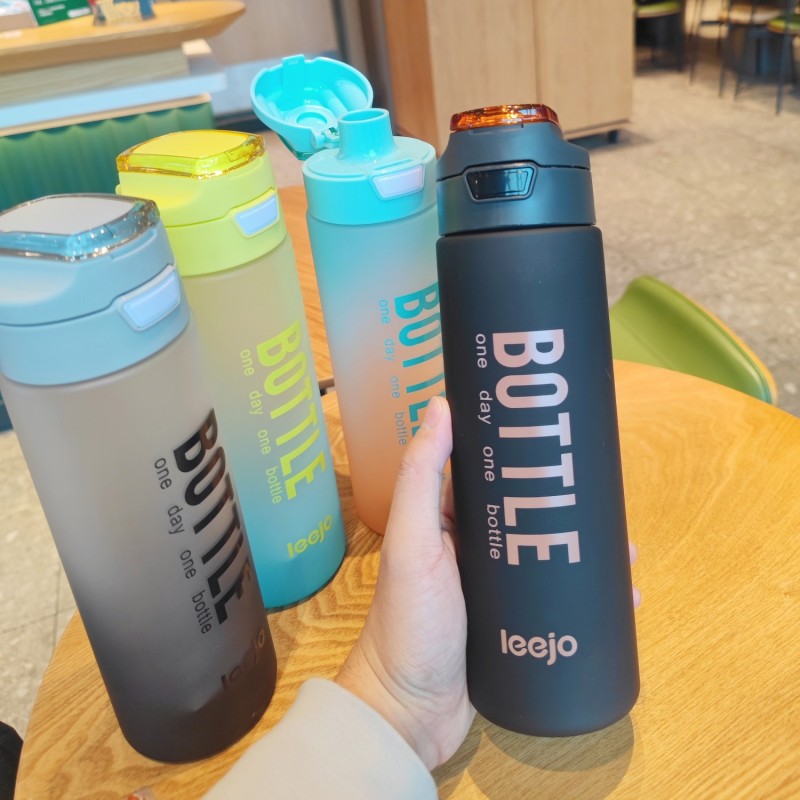 Fashion gradient frosted sports water Cup portable bounce cover direct drink plastic cup portable handheld Cup outdoor student Cup
