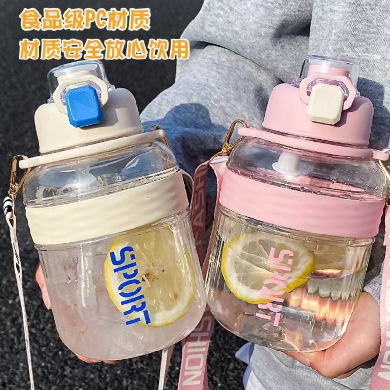 Summer good-looking large capacity water cup for boys and girls outdoor sports Cup portable plastic cup fitness expert Cup