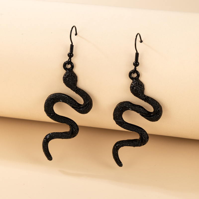 Cross-border new accessories European and American personalized exaggerated snake earrings AliExpress new metal snake element earrings