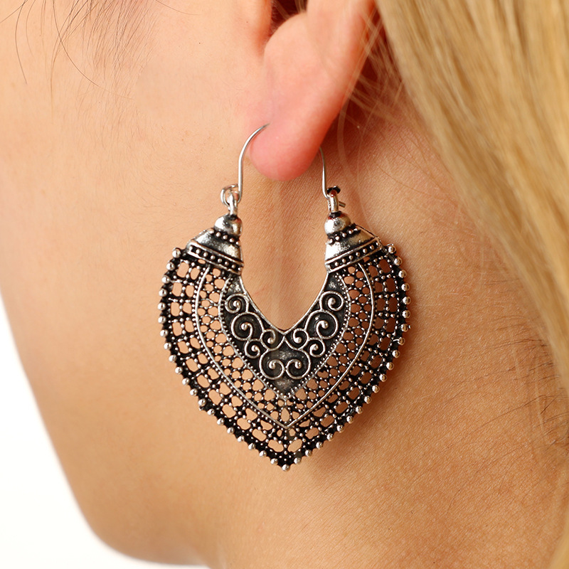 Heart-shaped carved hollow metal alloy earrings open heart-shaped earrings retro ethnic style personalized earrings wish New