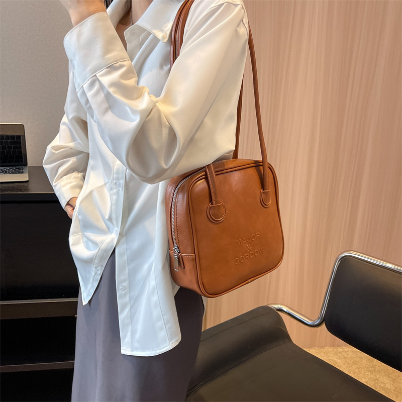 This year's new simple western style crossbody small square bag versatile high quality portable bag shoulder underarm bag female cross-border