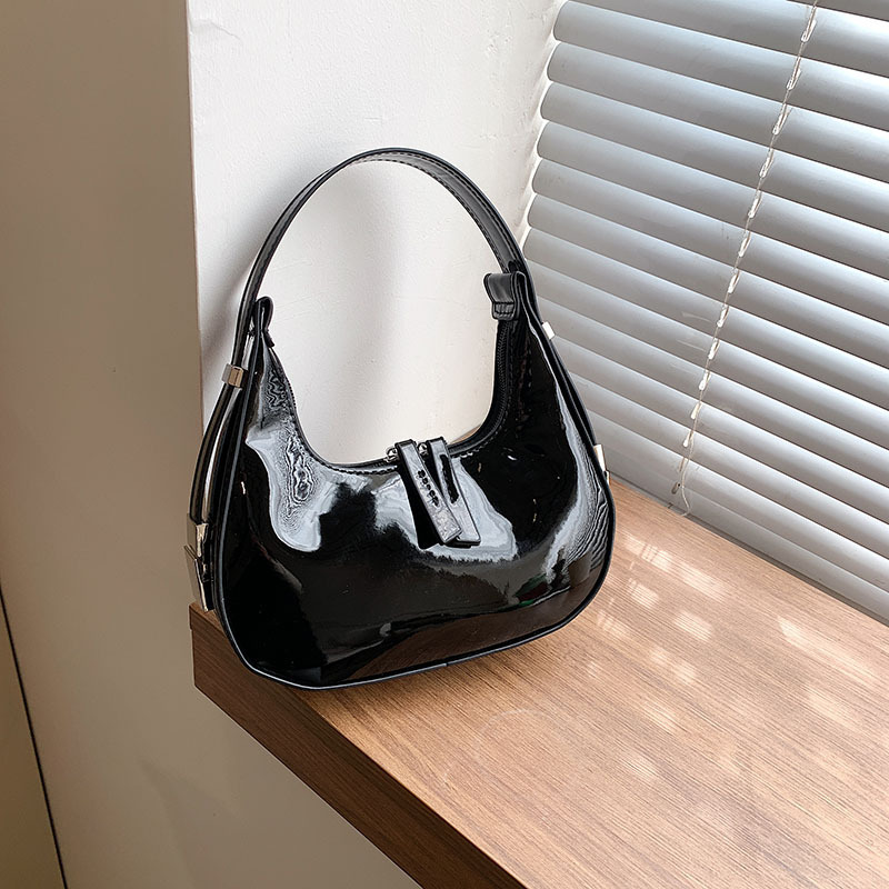 Retro shiny bag women's spring new versatile fashion underarm Crescent women's bag shoulder portable foreign trade bag