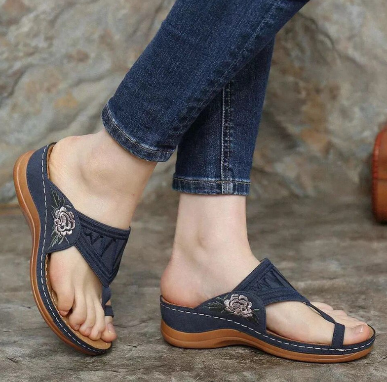 New foreign trade plus size 43 sandals Women's slippers electric embroidery flip-flops shoes wholesale