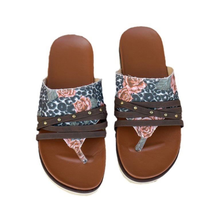 European and American Foreign trade large size flat bottom flower flip flops women's outer wear printed rivets thick bottom beach sandals slippers