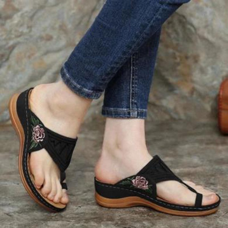 New foreign trade plus size 43 sandals Women's slippers electric embroidery flip-flops shoes wholesale