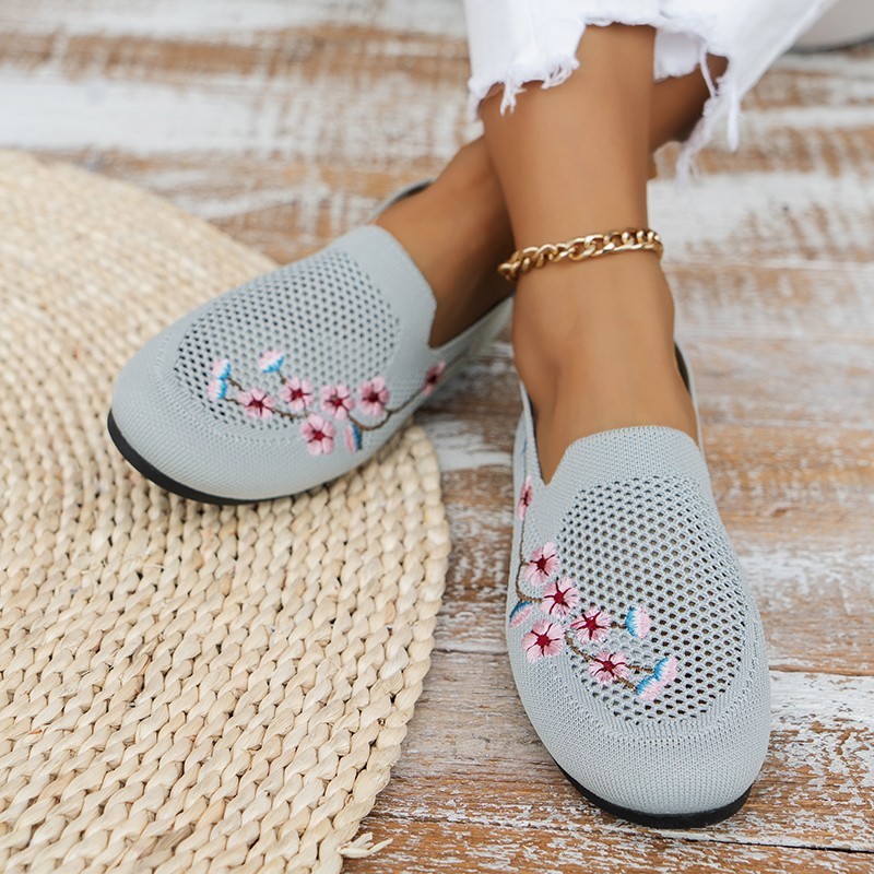 Europe and America cross border plus size National style embroidered flying woven pumps women's mesh low-cut breathable loafers independent station
