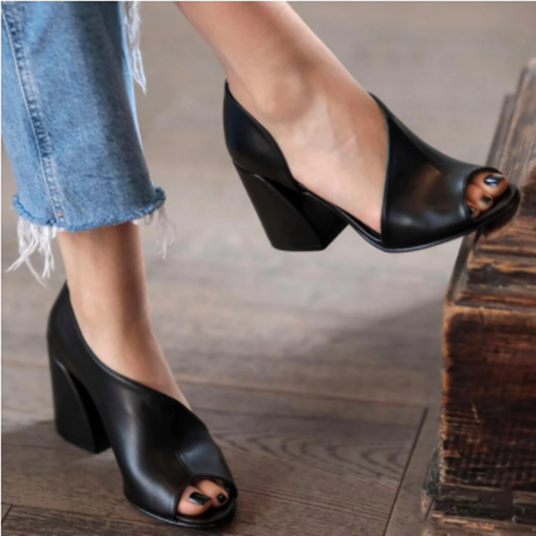 wish European and American Foreign trade plus size high Heel side empty sandals women's chunky Heel solid color retro peep toe pumps Heel shoes